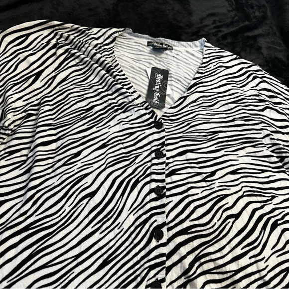 Deb Shops Plus Size‎ Zebra Print Button Front Top 3X NWT - Picture 2 of 6